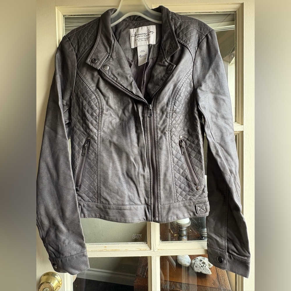 Junior’s American Rag Gray Faux Leather Cropped Moto Jacket, Sz. SM (never worn)